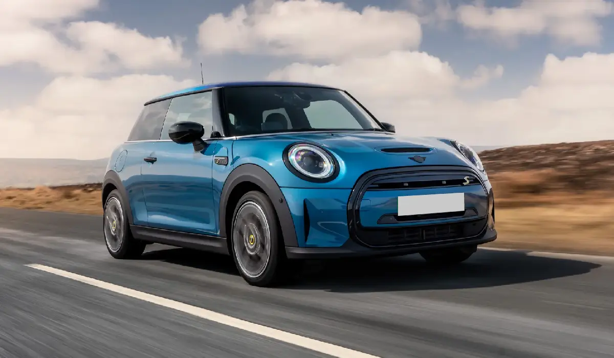 MINI - Cooper SE - Luxury Car Rentals - Preowned Luxury Car - Exclusive Concierge Club.webp